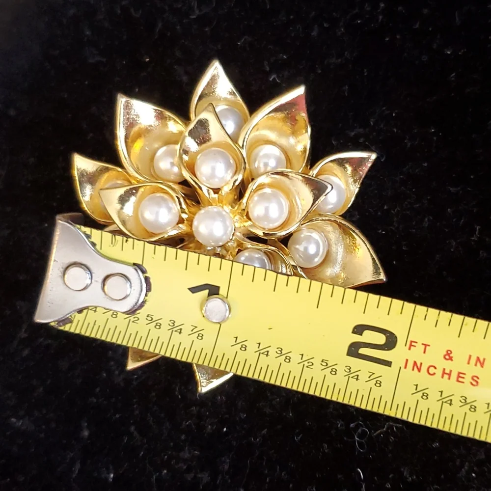 Vintage CRAFT designer brooch flower with faux pearls